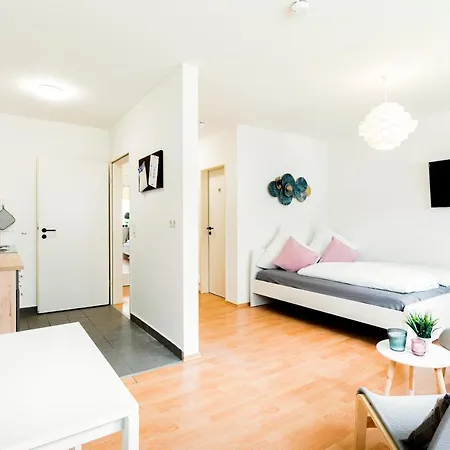 Helles In Top-lage Mit Parkplatz * Magdeburg